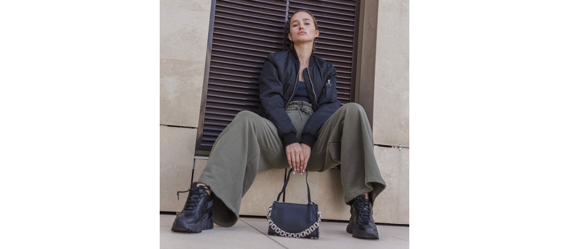 Збираємо зручний і стильний аутфітдля холодної та теплої погодина осінь 2021 року: п'ятірка модних видів взуття в особистий лукбук