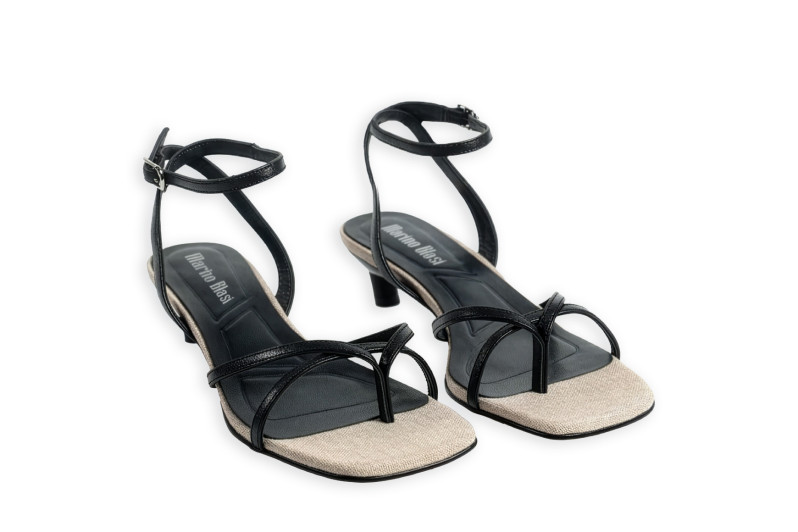 Босоніжки жіночі чорні з натуральної шкіри (008978)