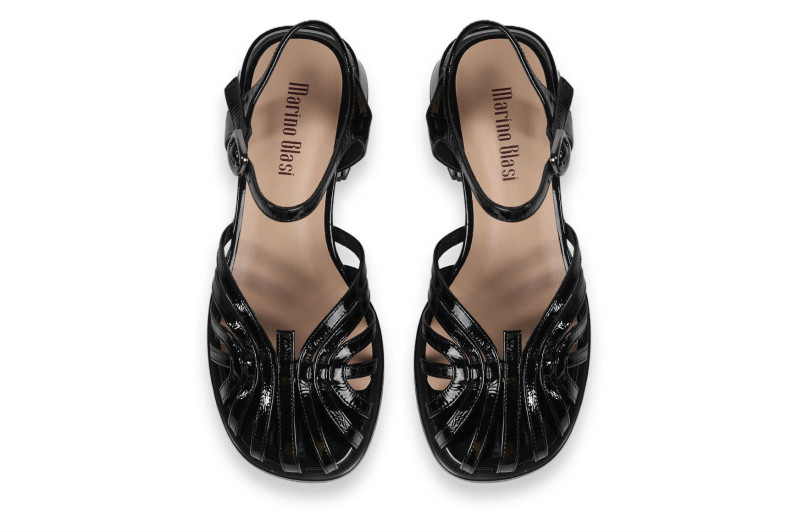 Босоніжки жіночі чорні з натурального лаку (008926)