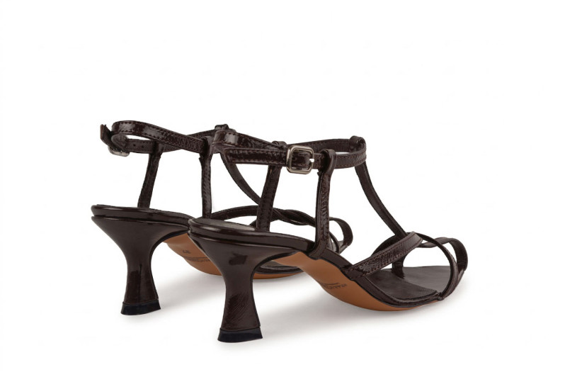 Босоніжки жіночі коричневі з натурального лаку (009020)