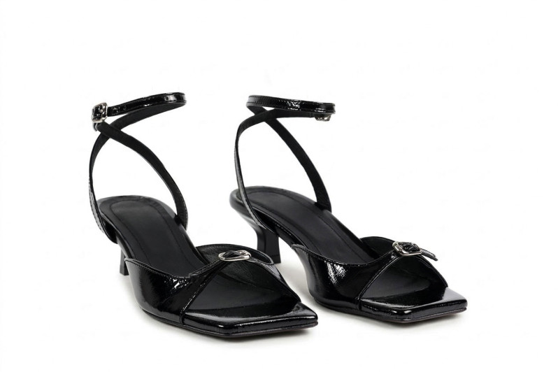 Босоніжки жіночі чорні з натурального лаку (008955)