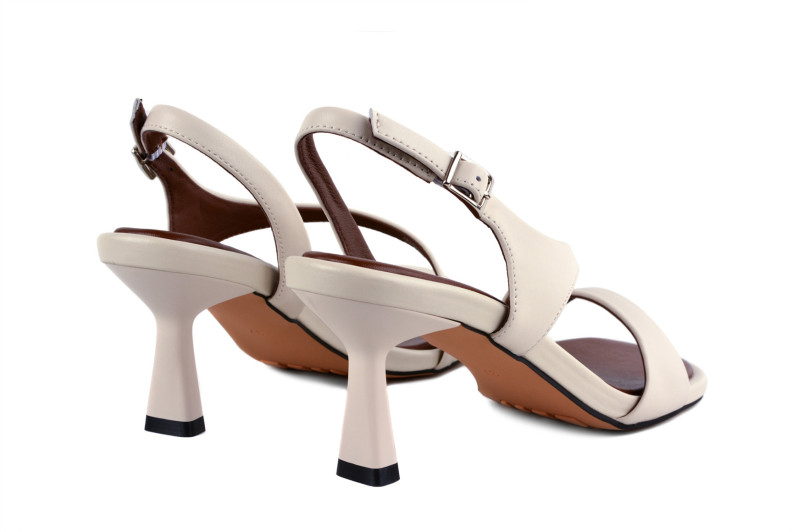 Босоніжки жіночі молочні з натуральної шкіри (009012)