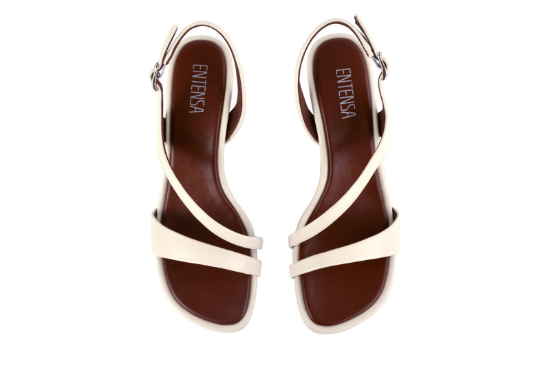 Босоніжки жіночі молочні з натуральної шкіри (009012)