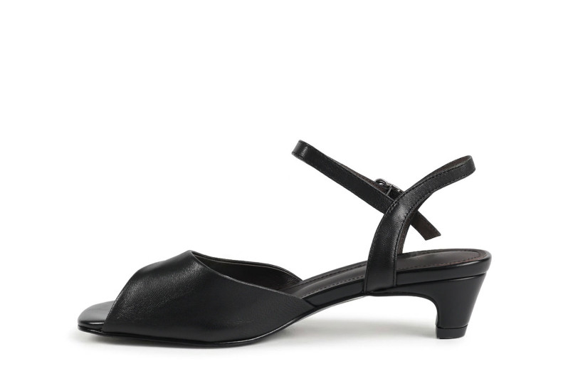 Босоніжки жіночі чорні з натуральної шкіри (008954)