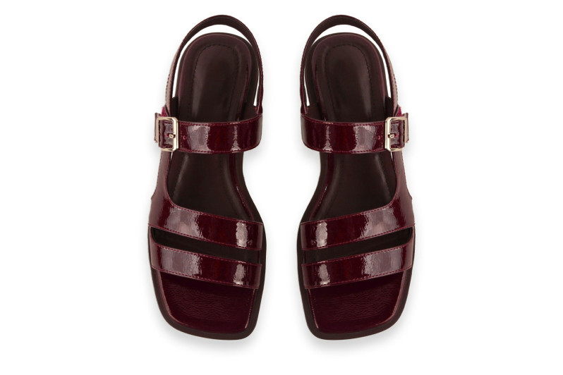 Босоніжки жіночі бордові з натурального лаку (009061)